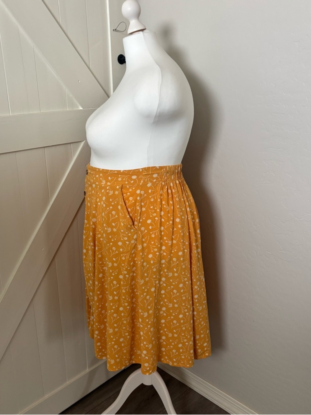 torrid Mustard Yellow Floral Button-Front Midi Skirt - Picture 4 of 11